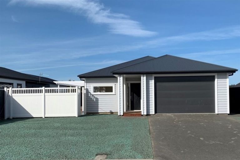 Photo of property in 29 Valour Drive, Rangiora, 7400