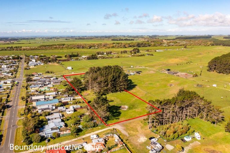 Photo of property in 9 Ripa Street, Tangimoana, 4822