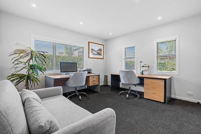 Photo of property in 8 Kawai Rise, Te Atatu Peninsula, Auckland, 0610