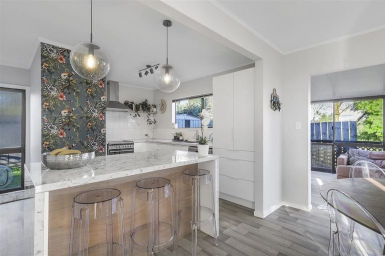 Photo of property in 17 Rhonda Place, Opaheke, Papakura, 2113