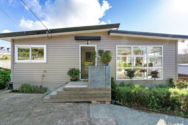 Photo of property in 20 Ocean View Road, Hatfields Beach, Orewa, 0931
