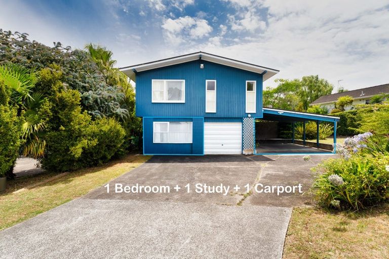 Photo of property in 34 Merriefield Avenue, Forrest Hill, Auckland, 0620