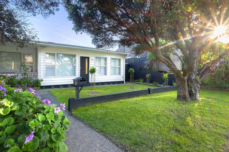 Photo of property in 2/19 Burnham Street, Seatoun, Wellington, 6022