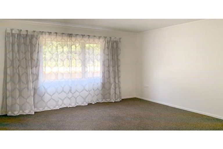 Photo of property in 27 Hinemoa Street, Levin, 5510