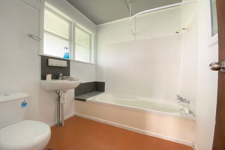 Photo of property in 47 Hutchinson Avenue, New Lynn, Auckland, 0600