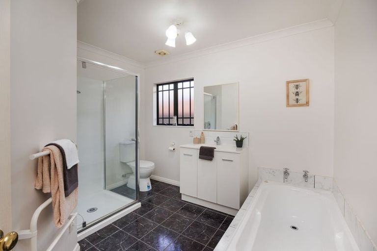 Photo of property in 12 Franklin Avenue, Hokowhitu, Palmerston North, 4410