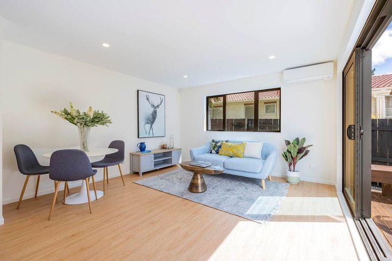 Photo of property in 37c Allington Road, Massey, Auckland, 0614