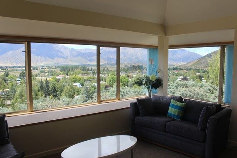 Photo of property in 22 Sutherland Road, Omarama, 9412