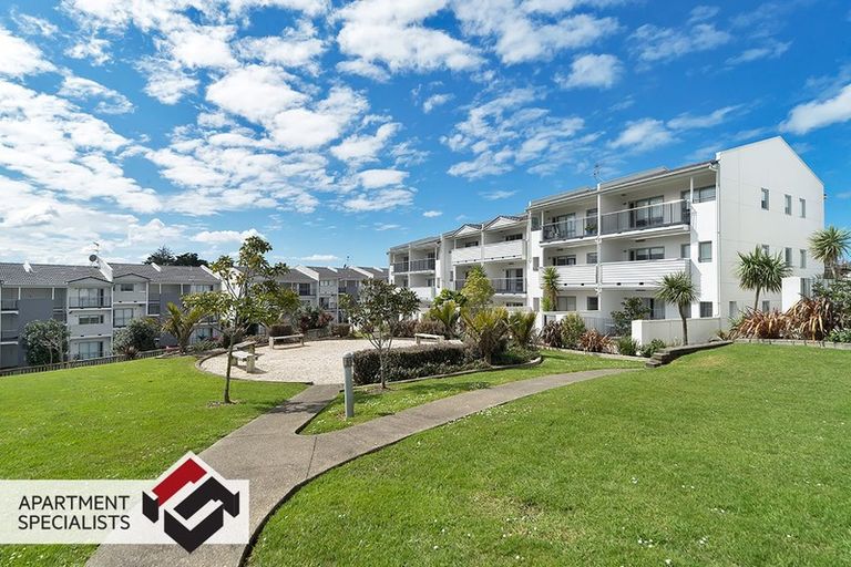 Photo of property in 7e/60 Masons Road, Oteha, Auckland, 0632