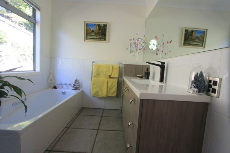 Photo of property in 22a Sutherland Road, Omarama, 9412