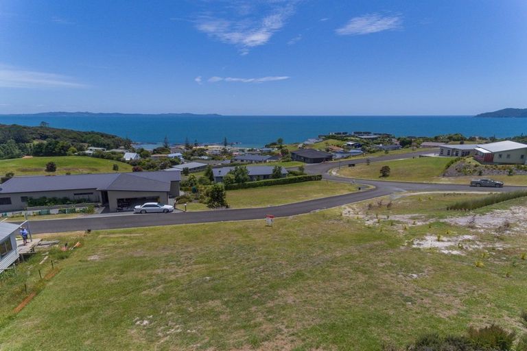 Photo of property in 14 Sunrise Place, Cable Bay, 0420