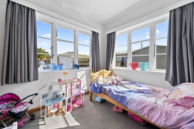 Photo of property in 14 Tirangi Road, Moera, Lower Hutt, 5010