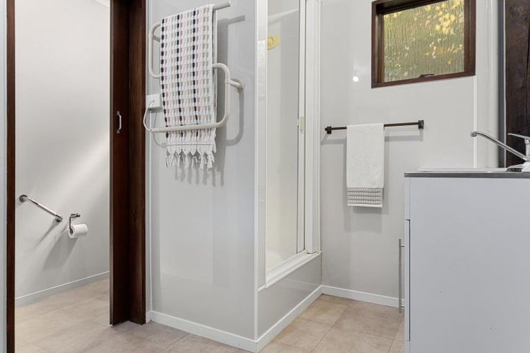 Photo of property in 18 Tawhara Place, Edgecumbe, 3120