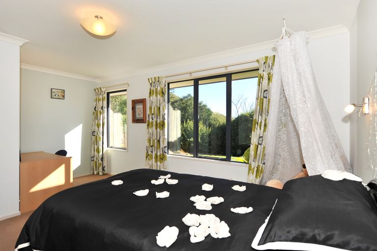 Photo of property in 6 Tussock Place, Stoke, Nelson, 7011