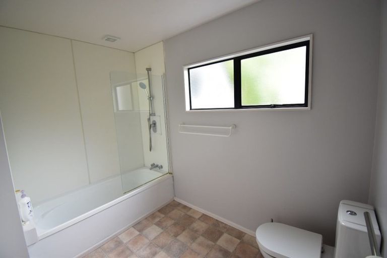 Photo of property in 3/252 East Coast Road, Forrest Hill, Auckland, 0620