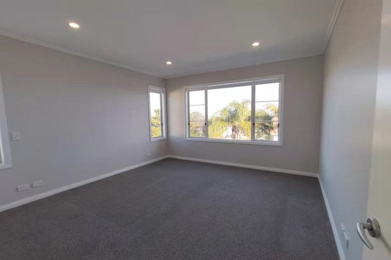 Photo of property in 56 Moyrus Crescent, East Tamaki Heights, Auckland, 2016