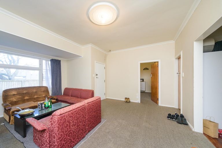 Photo of property in 5 Pahiatua Street, Hokowhitu, Palmerston North, 4410