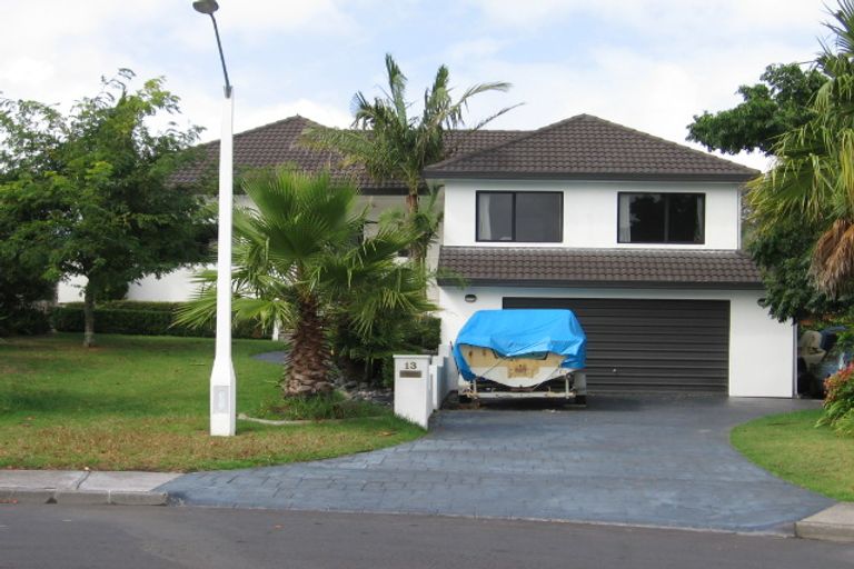Photo of property in 11 Oystergrove Road, West Harbour, Auckland, 0618