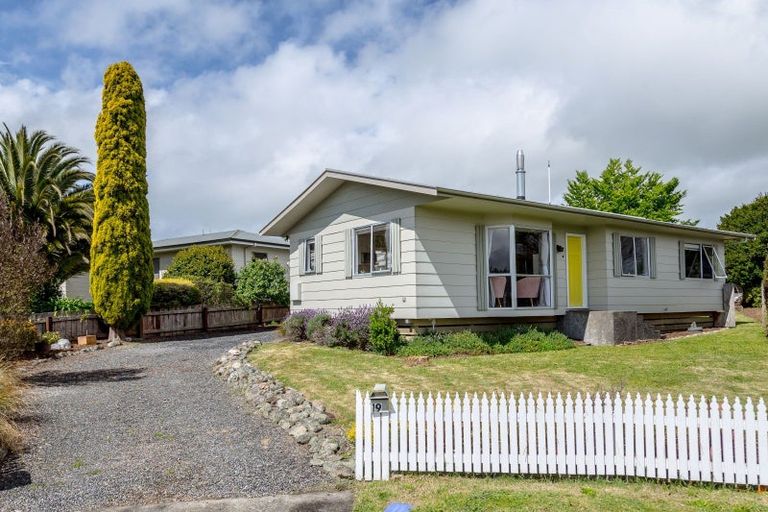 Photo of property in 19 Baillie Crescent, Carterton, 5713