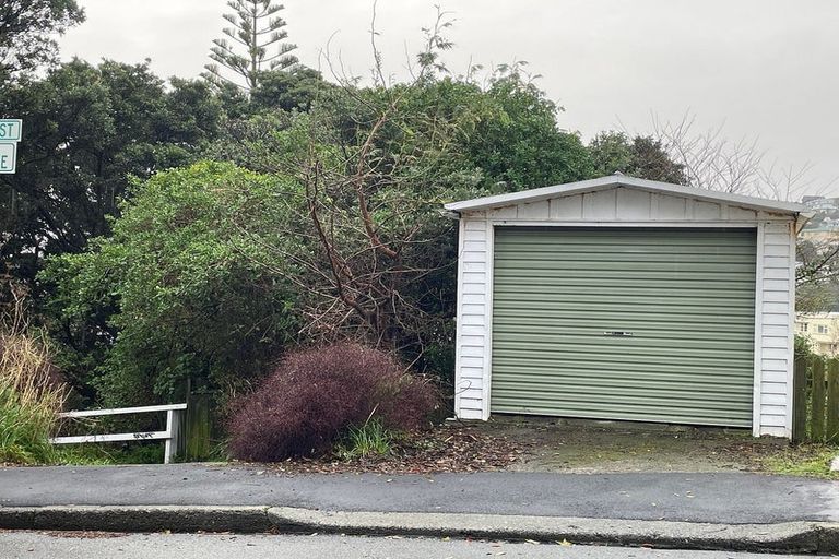 Photo of property in 33 Bentinck Avenue, Strathmore Park, Wellington, 6022