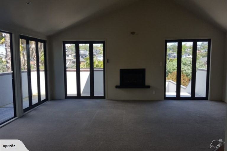 Photo of property in 1/46 Masterton Road, Rothesay Bay, Auckland, 0630