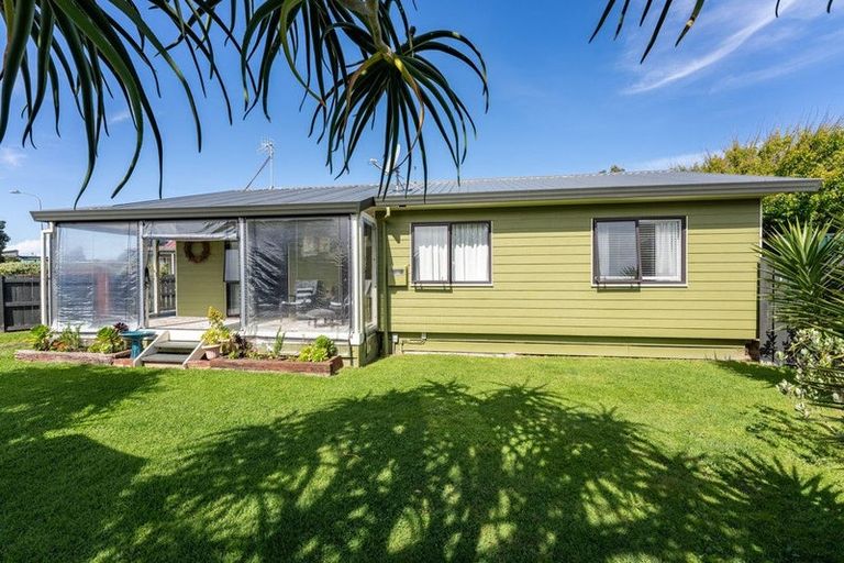 Photo of property in 88 Queens Road, Waikanae Beach, Waikanae, 5036