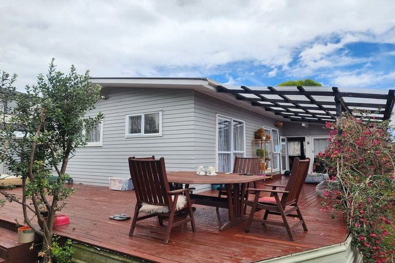 Photo of property in 3 Gregg Place, Sunnyvale, Auckland, 0612