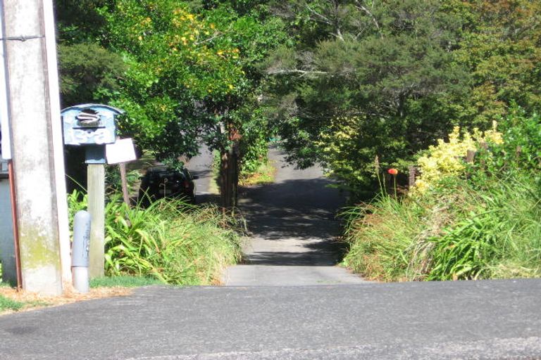 Photo of property in 132 Cliff View Drive, Green Bay, Auckland, 0604