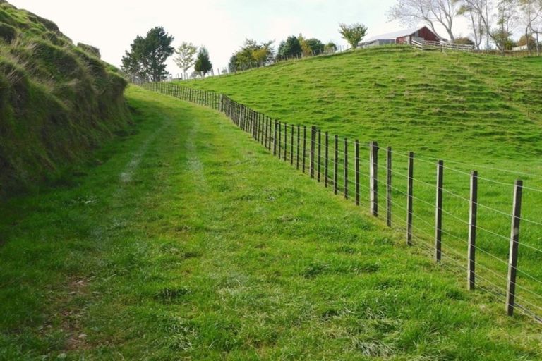 Photo of property in 890 Mangorei Road, Mangorei, New Plymouth, 4371