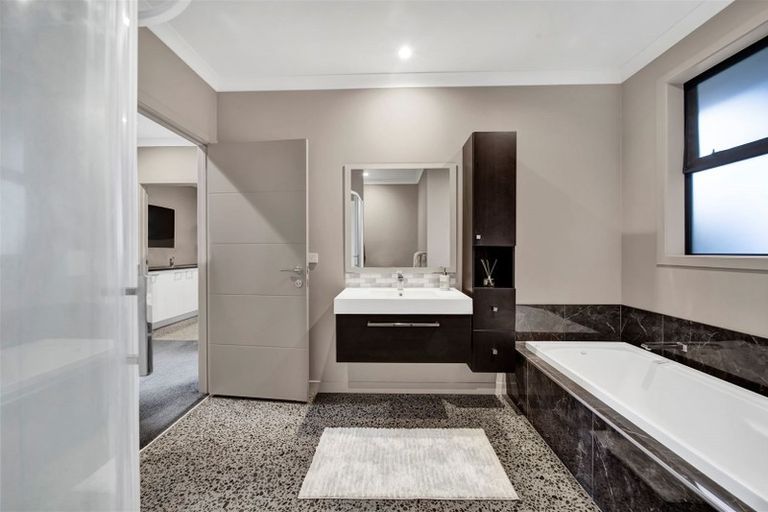 Photo of property in 15 Wentworth Lane, Waiwhakaiho, New Plymouth, 4312