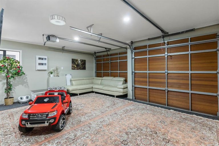 Photo of property in 37 Sonoma Crescent, Oteha, Auckland, 0632