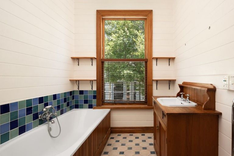 Photo of property in 123 Wellington Street, Picton, 7220