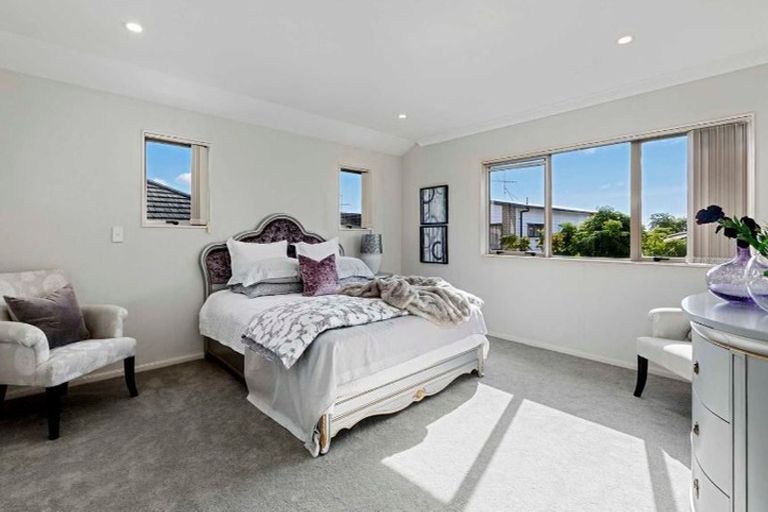 Photo of property in 12 Bur Oak Terrace, Schnapper Rock, Auckland, 0632