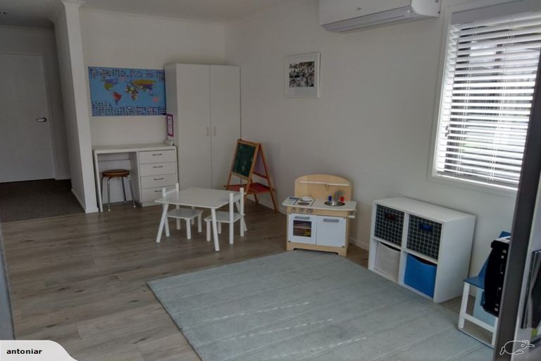 Photo of property in 4 Aporo Drive, Kumeu, 0810