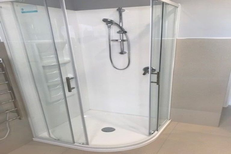 Photo of property in 20 Cypress Place, Sunnynook, Auckland, 0620