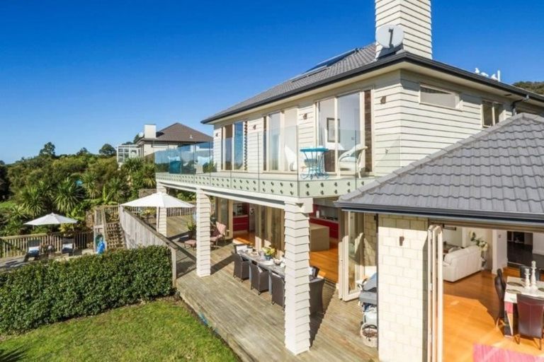 Photo of property in 121 Wade River Road, Stanmore Bay, Whangaparaoa, 0932