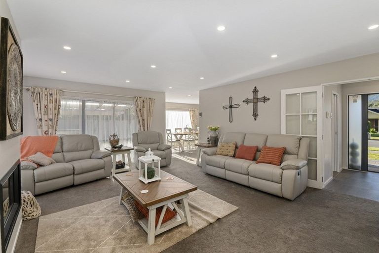 Photo of property in 10 Lorna Irene Drive, Raumati South, Paraparaumu, 5032