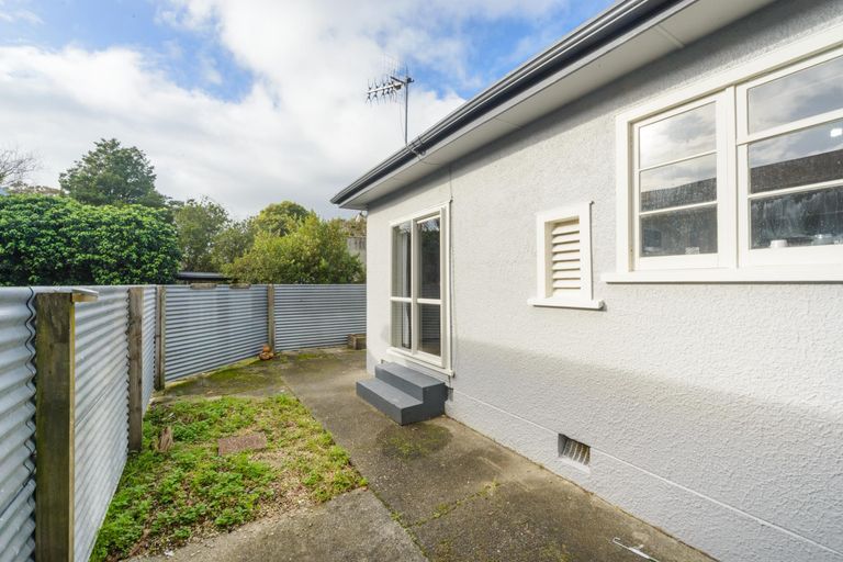 Photo of property in 5 Pahiatua Street, Hokowhitu, Palmerston North, 4410