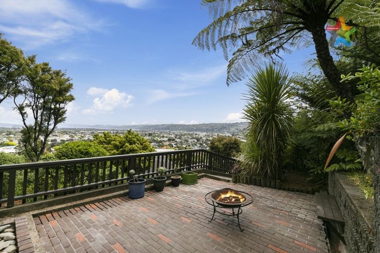 Photo of property in 24 Summit Road, Fairfield, Lower Hutt, 5011