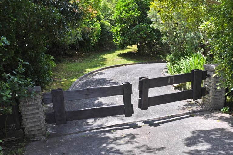 Photo of property in 17 Wonderview Road, Leigh, 0985