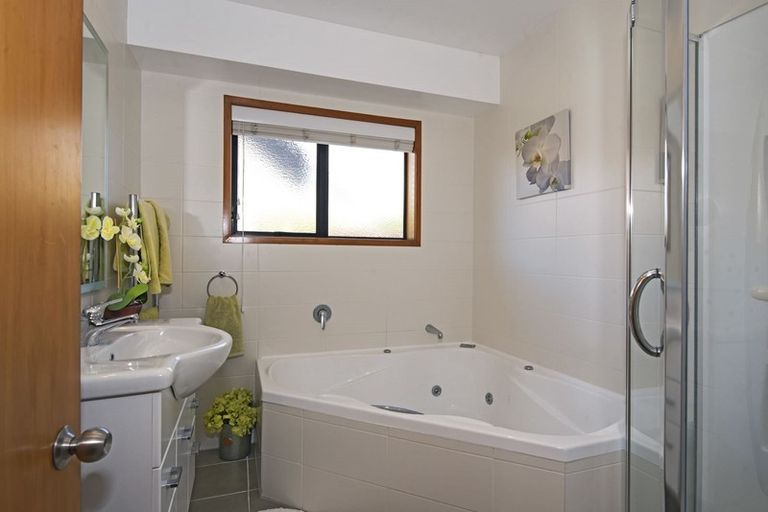 Photo of property in 3 Maygrove Drive, Orewa, 0931