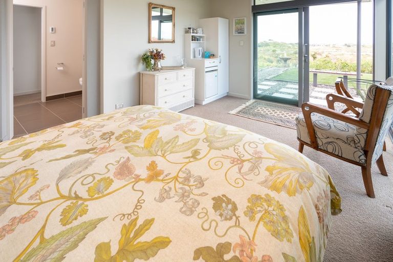 Photo of property in 116 Queens Road, Waikanae Beach, Waikanae, 5036