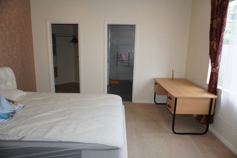 Photo of property in 11 Namsan Close, Fairview Heights, Auckland, 0632