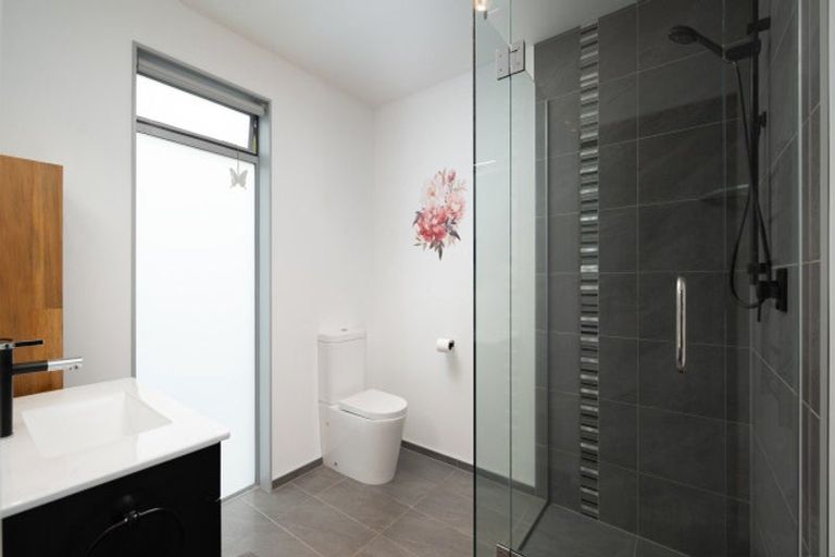 Photo of property in 24 Waimarama Street, Waikawa, Picton, 7220