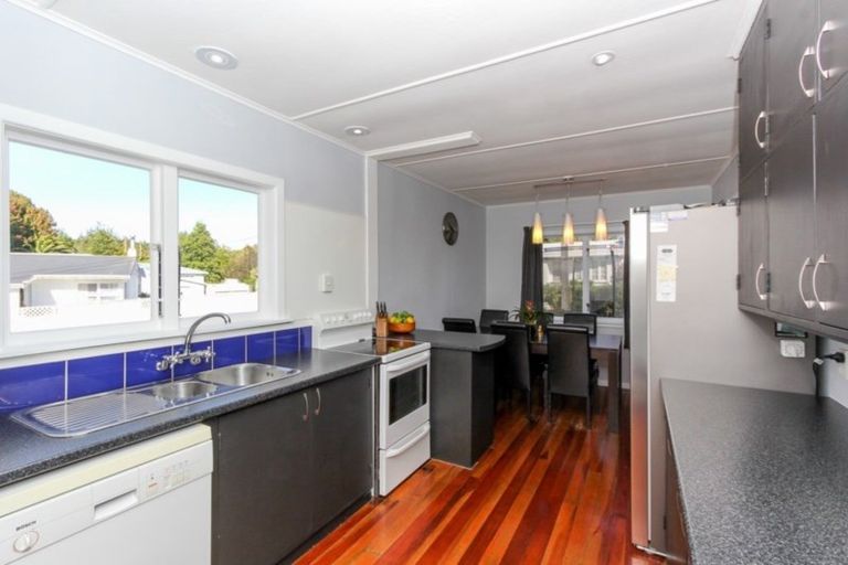 Photo of property in 33 Pembroke Street, Westown, New Plymouth, 4310