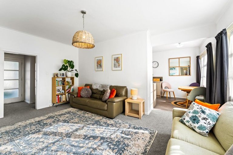 Photo of property in 5 Rumgay Street, Fairfield, Lower Hutt, 5011