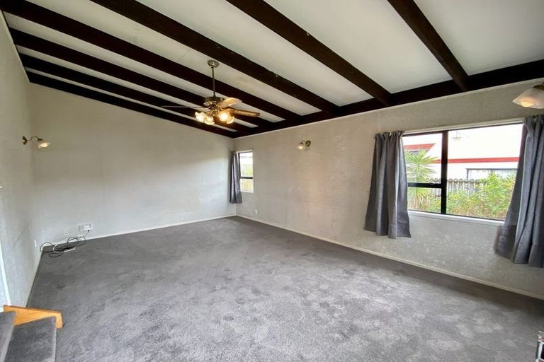 Photo of property in 2 Atlantis Place, Totara Vale, Auckland, 0629
