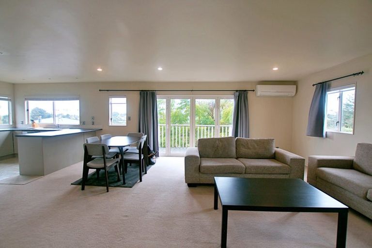 Photo of property in 2/23 Tui Glen Road, Birkenhead, Auckland, 0626