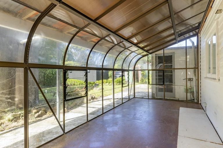 Photo of property in 38 Te Ahuahu Road, Piha, New Lynn, 0772