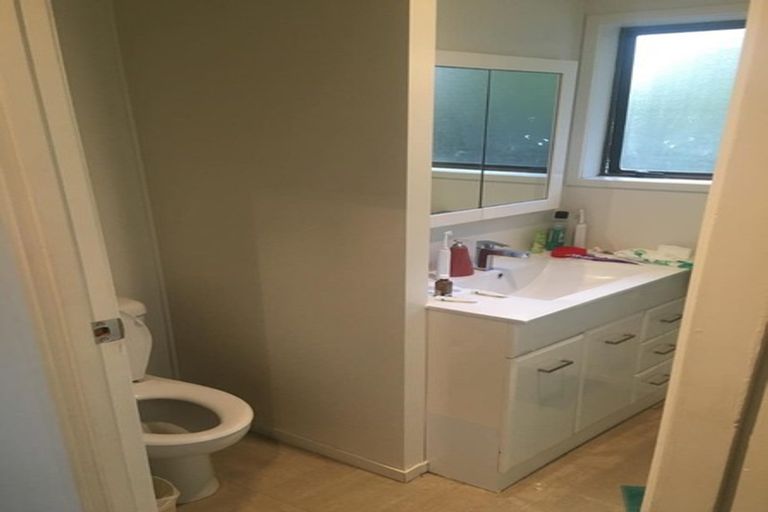 Photo of property in 87 Rosedale Road, Pinehill, Auckland, 0632